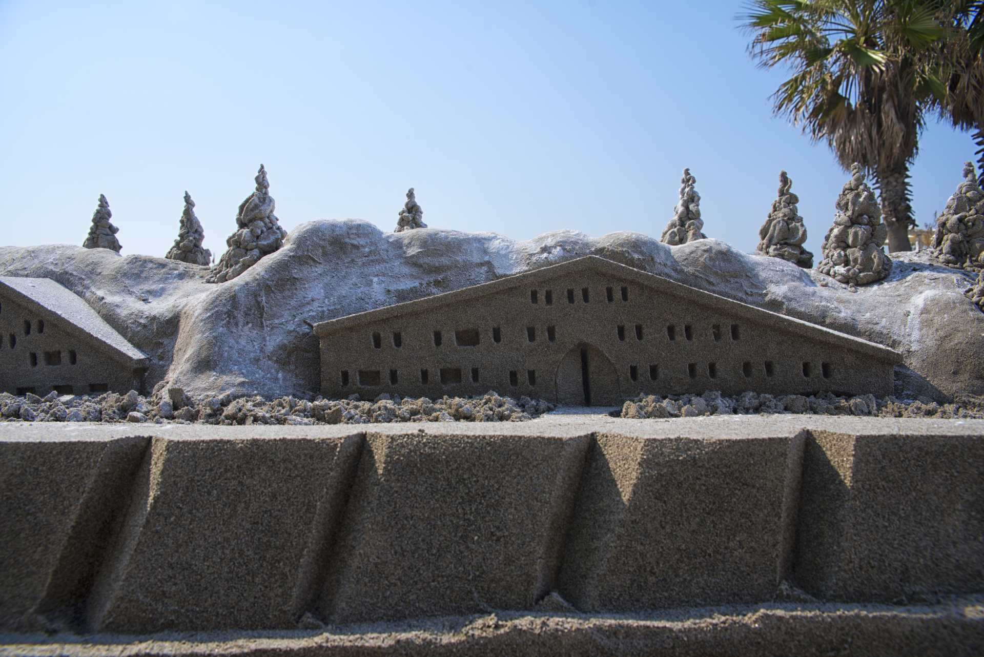 Tornano a Ostia le sculture di sabbia di Marek
